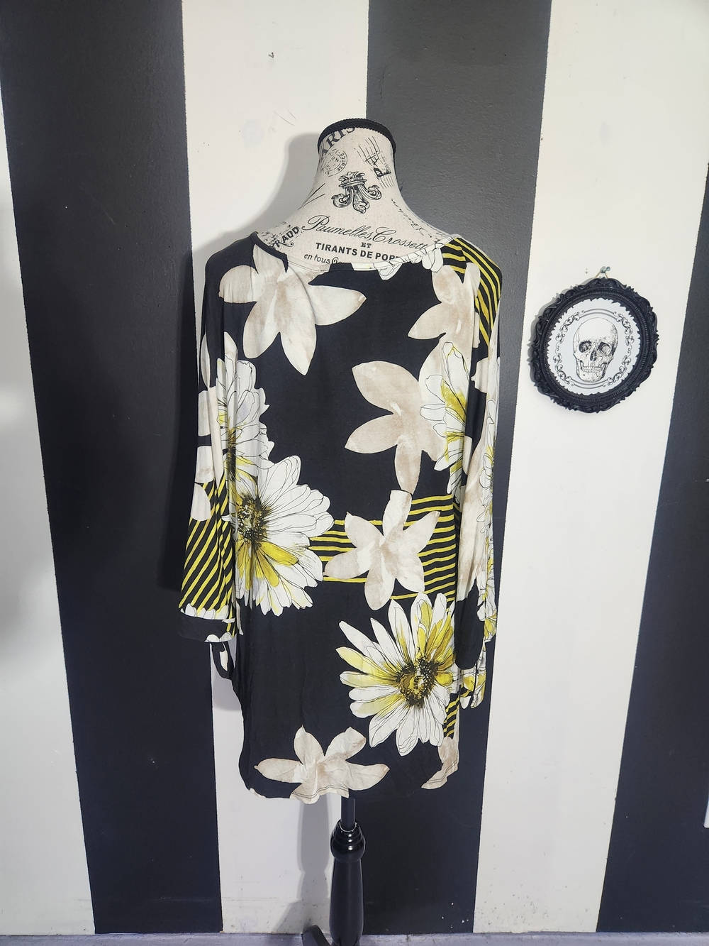 Joseph Ribkoff Black and White Printed Top - Picture 6 of 7